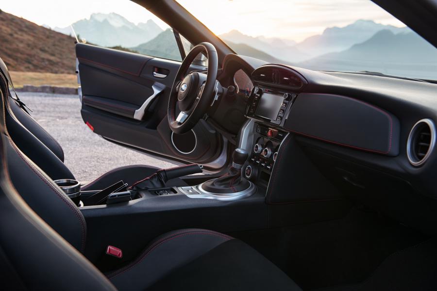 Интерьер Subaru BRZ 2016 года  (WW) (фото 41 из 50)